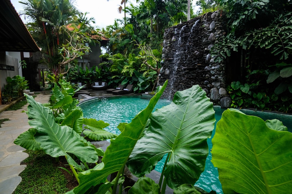 JAPA Suites and Villas 70/91