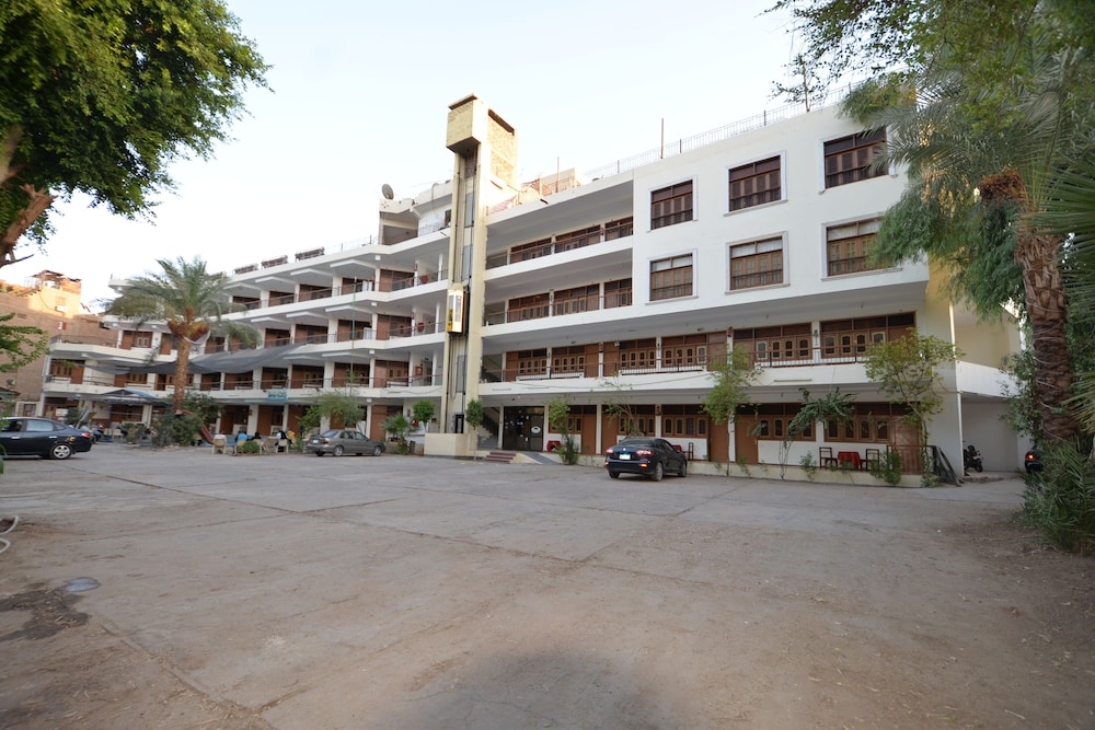 Rezeiky Hotel And Camp Luxor 42/50