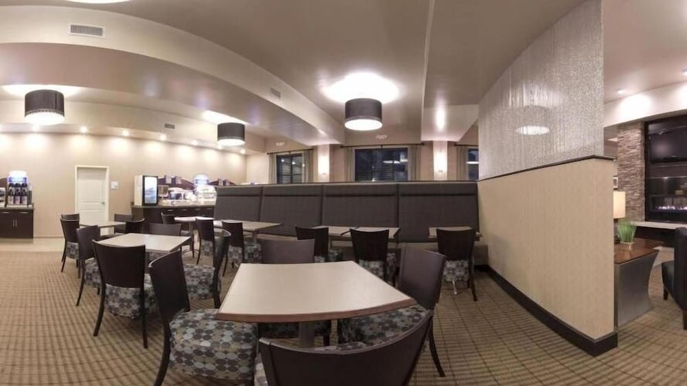 Holiday Inn Express & Suites Port Arthur Central-Mall Area 33/52