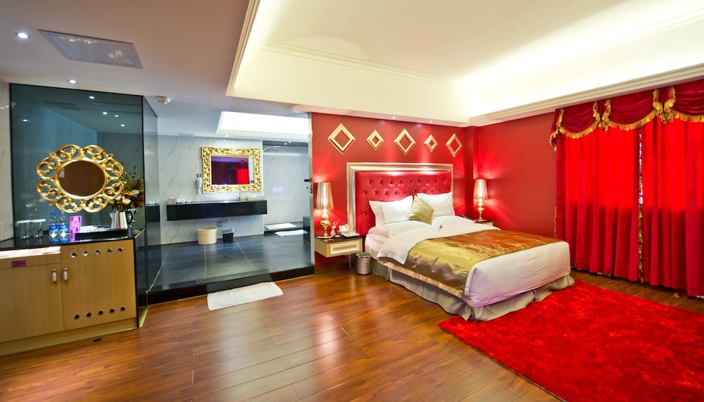The Royal Pinnacle Hotel 9/50