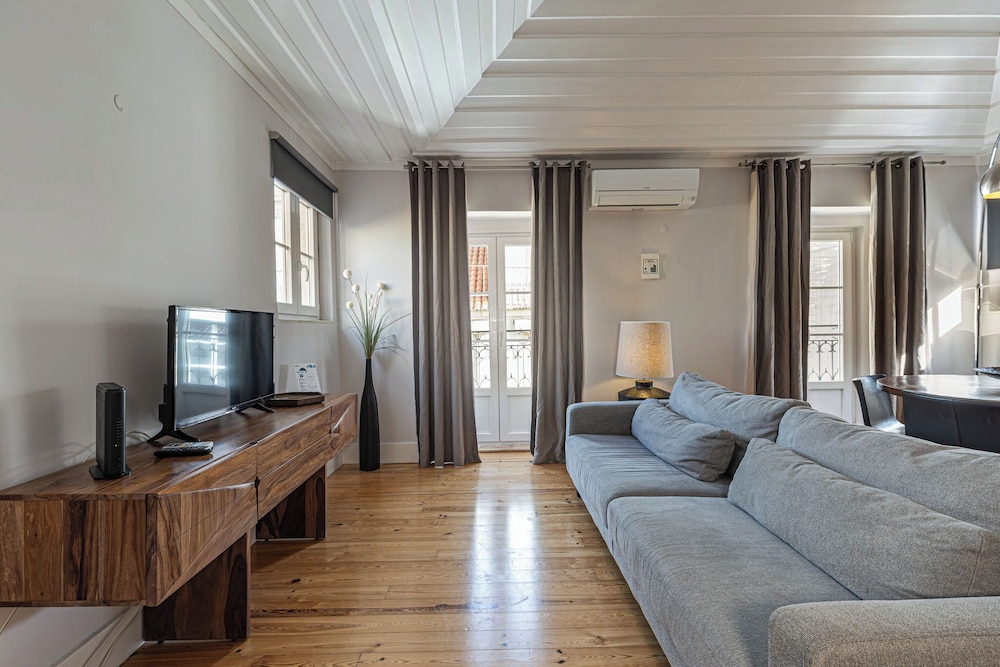 شقة فاخرة بسرير كوين وسريرين منفصلين بإطلالة على المدينة بغرفة نوم واحدة، Santa Justa Apartments Downtown Center 7/10