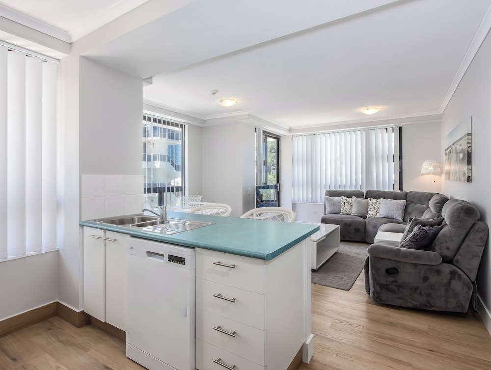 Neptune Resort 35/80