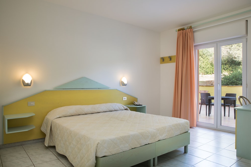 Lu Hotel Porto Pino 11/48