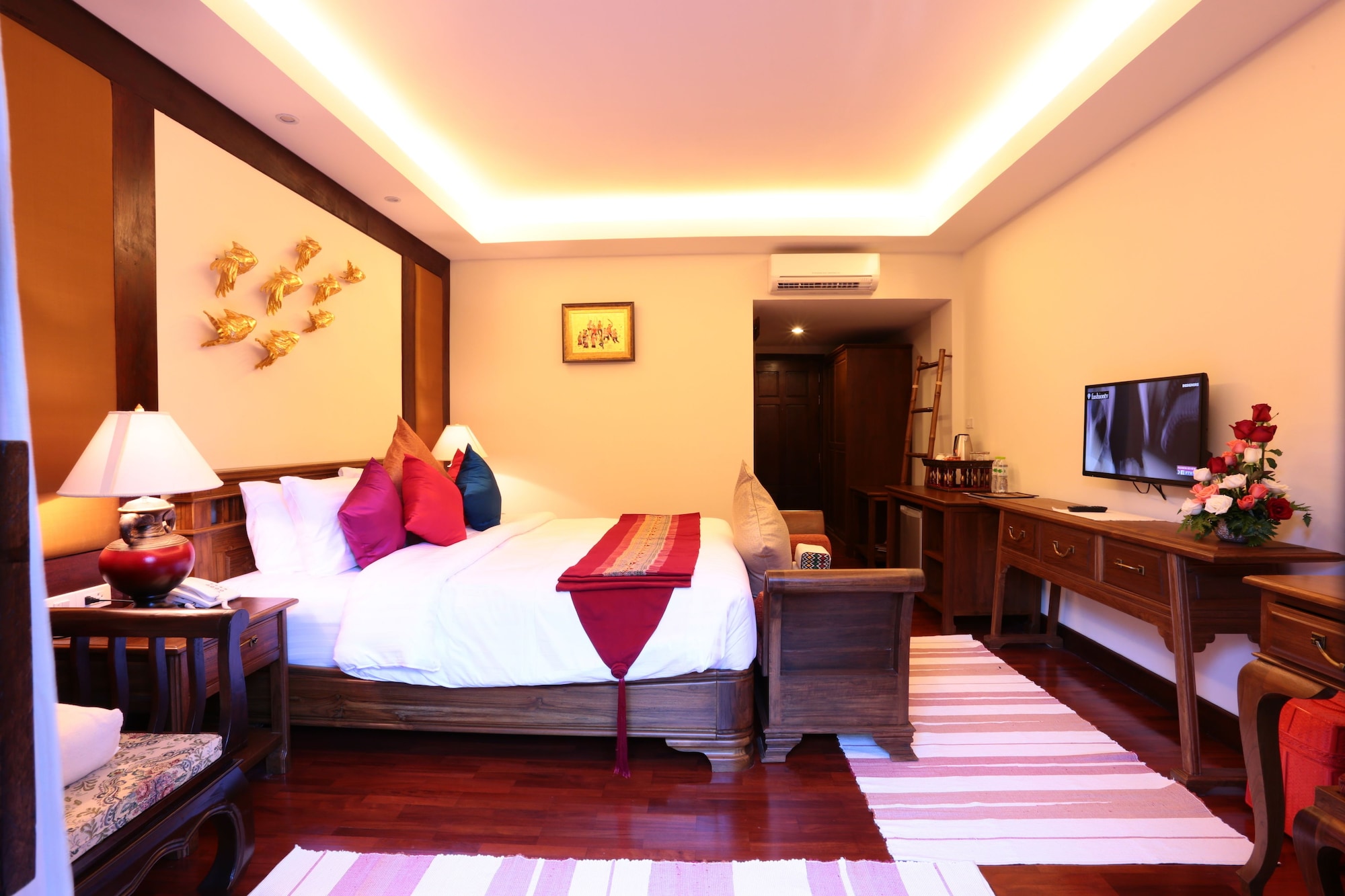 DELUXE, DOUBLE BED