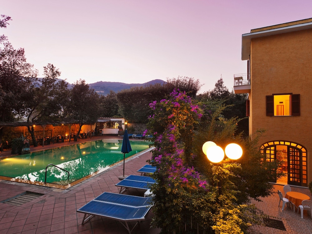 Hotel Cleopatra 18/24