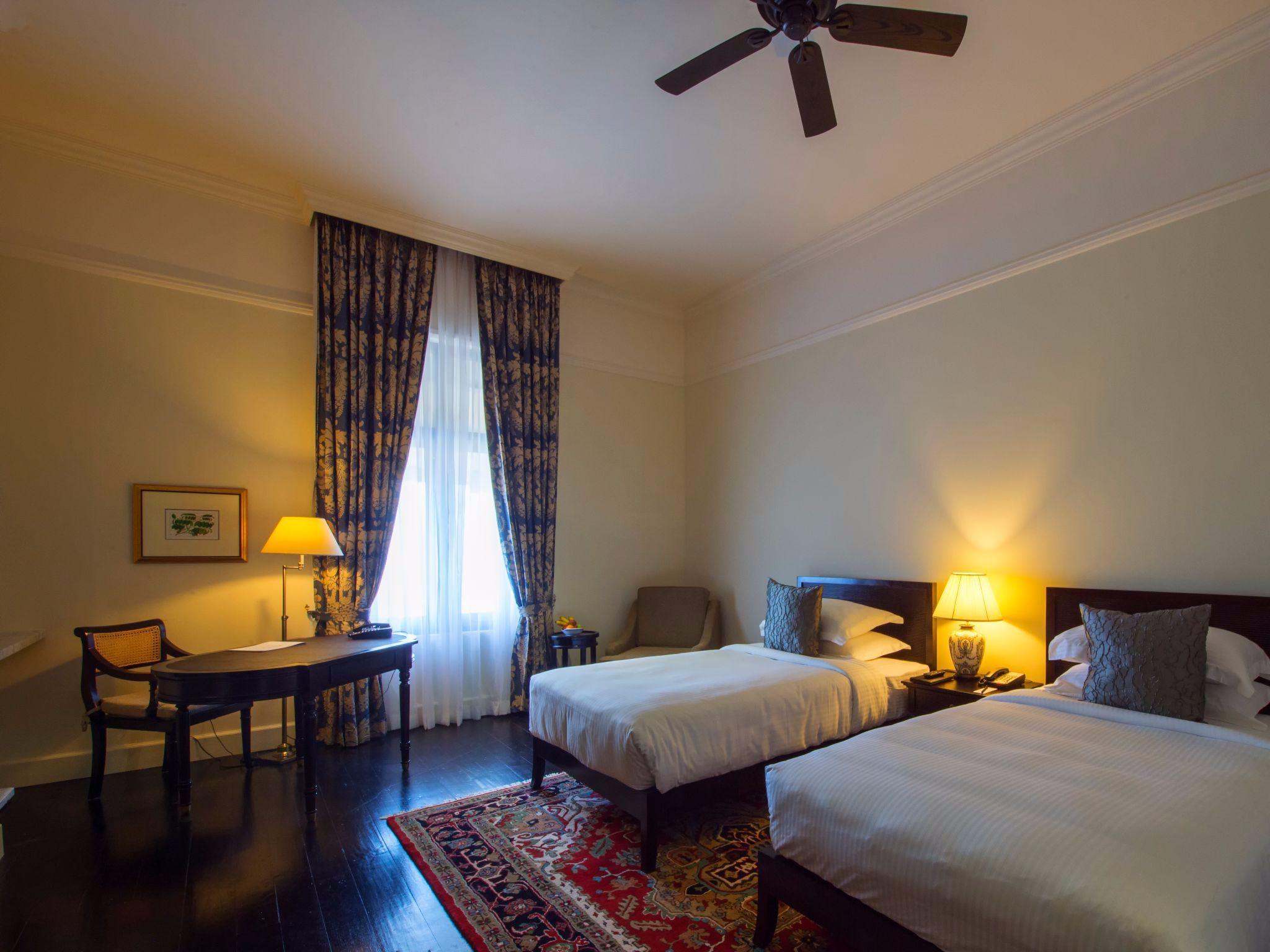غرفة بسرير كوين بإطلالة على البحر، Galle Face Hotel 2/2