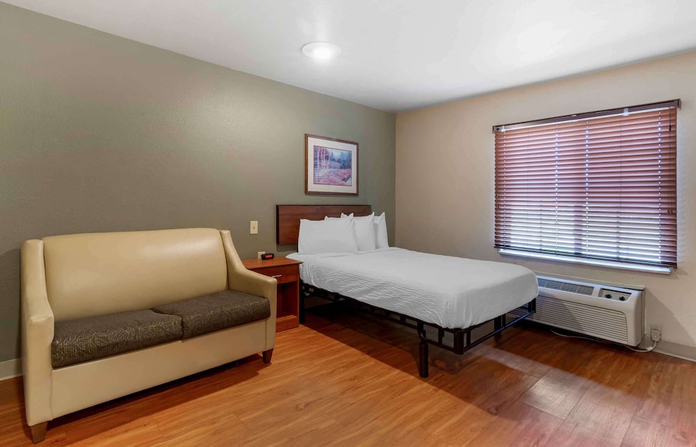 Extended Stay America Select Suites - Kansas City - South - I-49 11/42