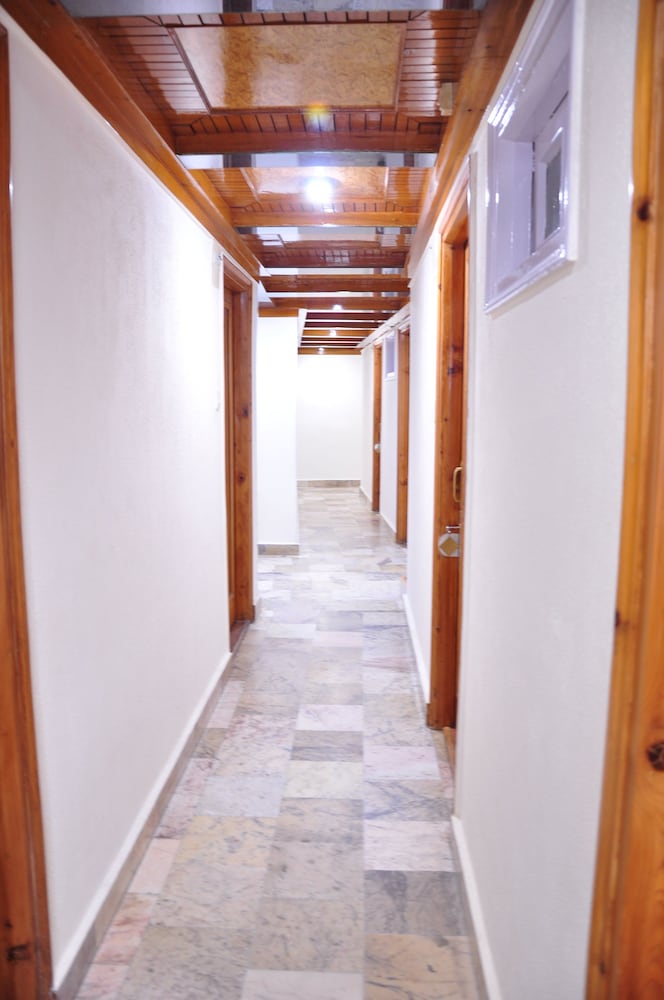 Hotel Sidharath 31/33