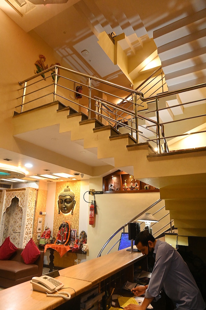Zo Rooms Assi Ghat Shivala Market 7/49
