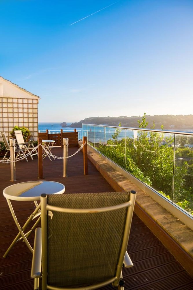 Biarritz Hotel 6/50