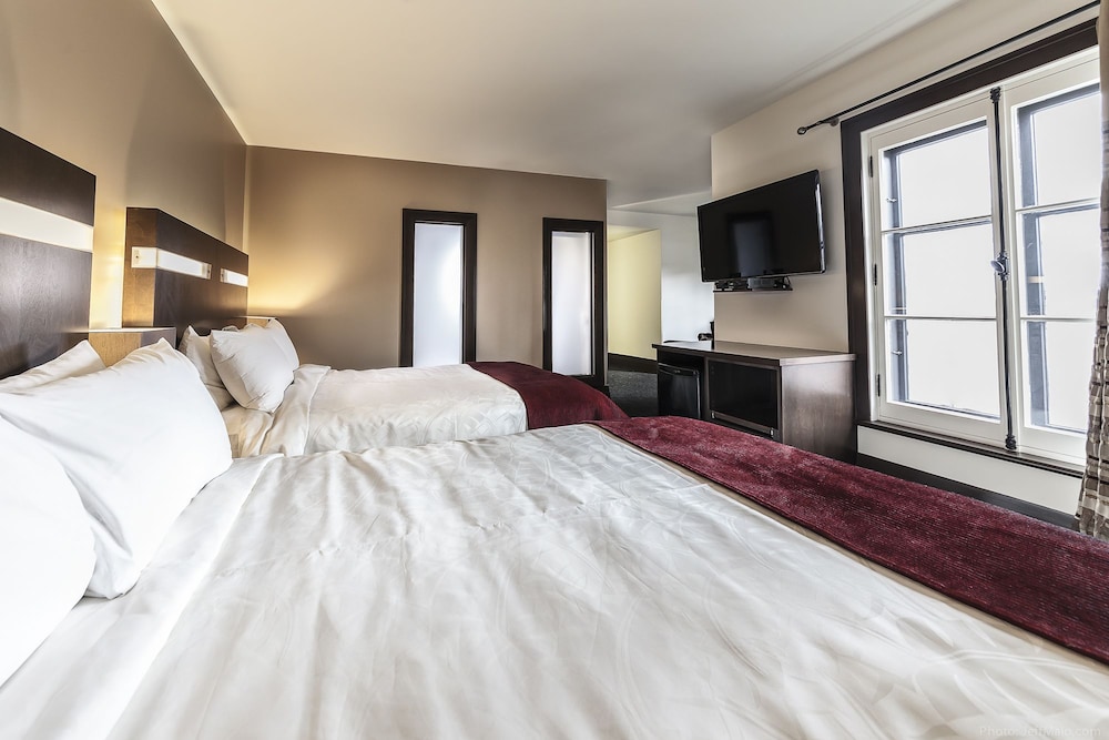 JUNIOR, 2 QUEEN BEDS