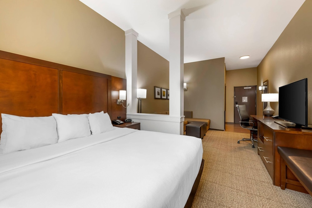 Comfort Suites West Omaha, NE 9/50