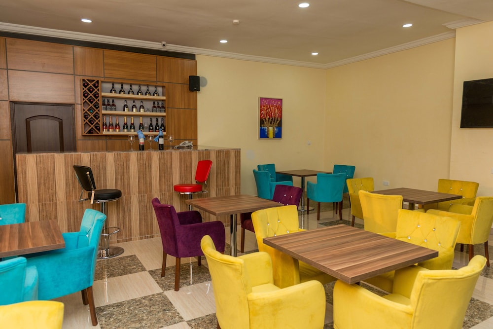 Sefcon Suites And Apartment 23/32