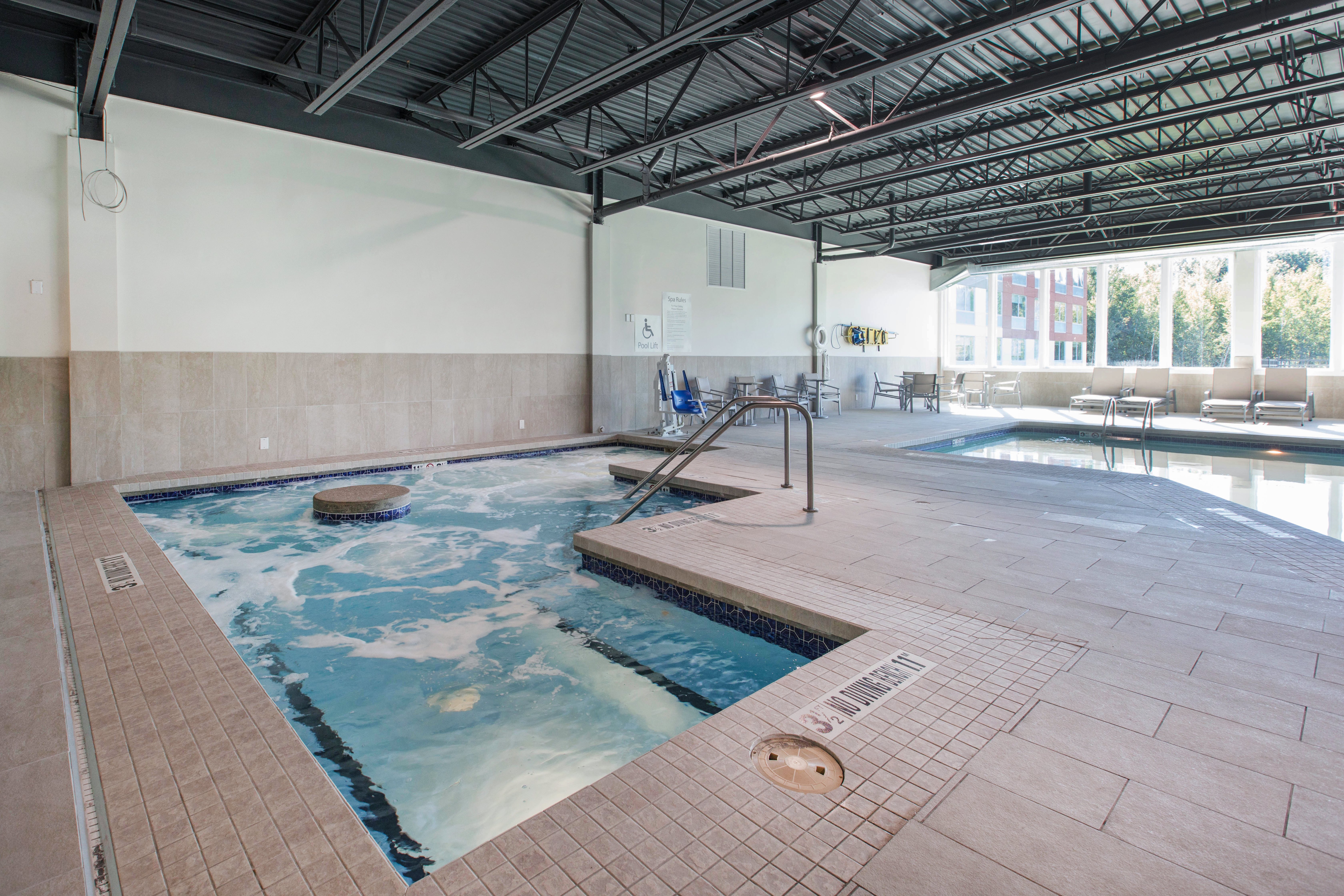 Holiday Inn Express & Suites Ludington 25/46