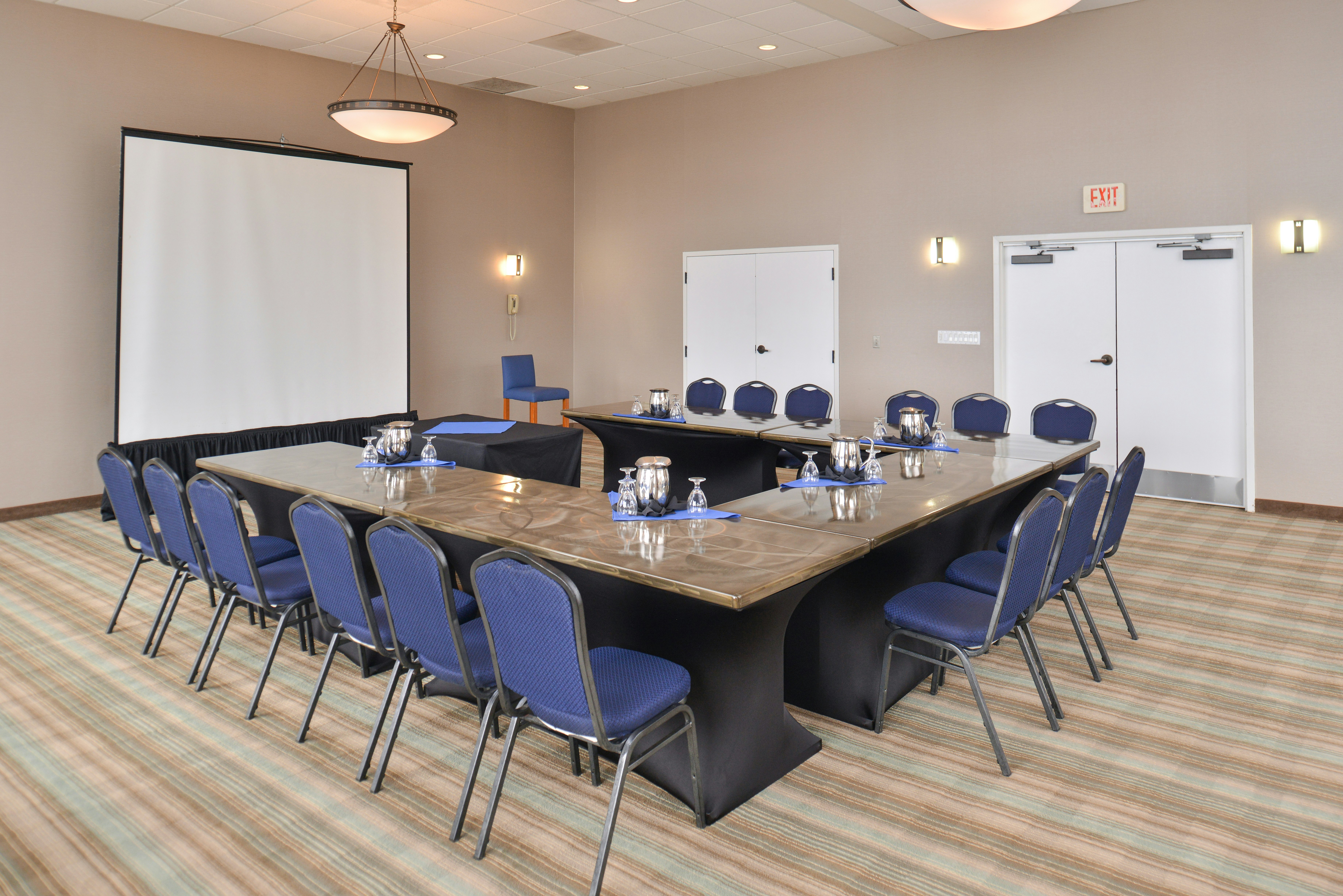 Holiday Inn Express Hotel Suites Ventura Harbor 57/69