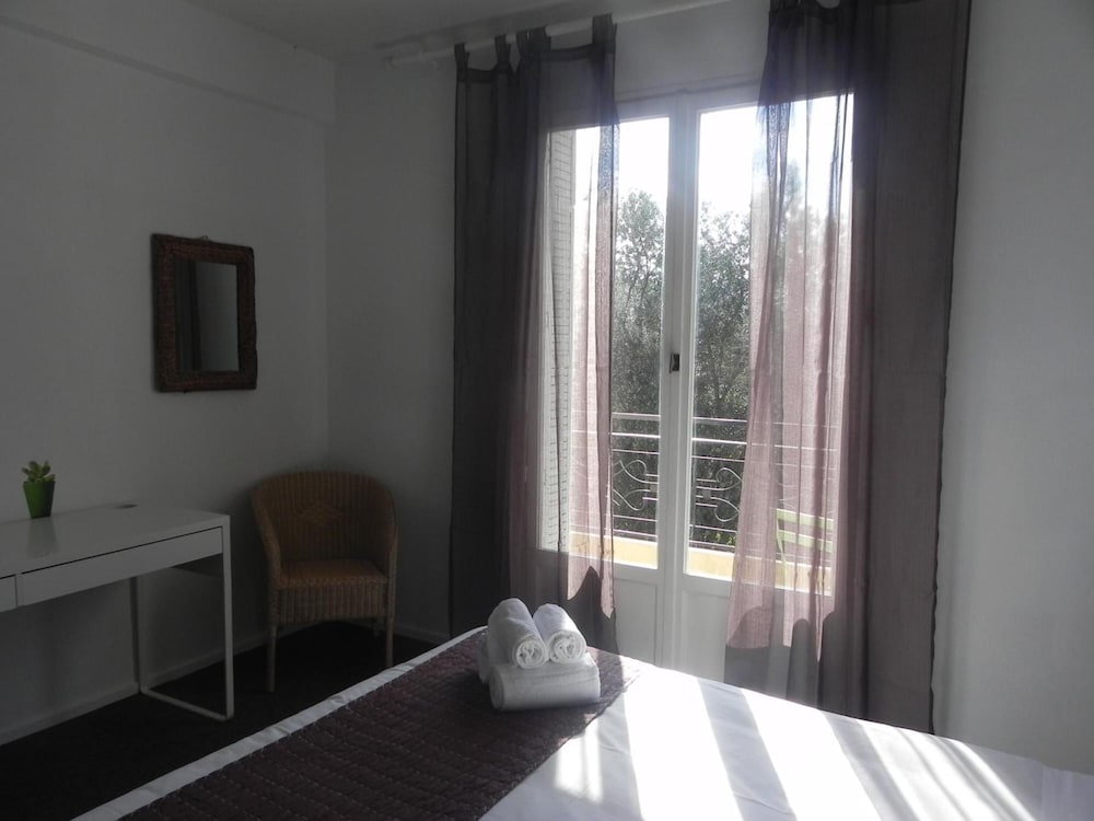 Aiglon Bylitis Hotel 44/66