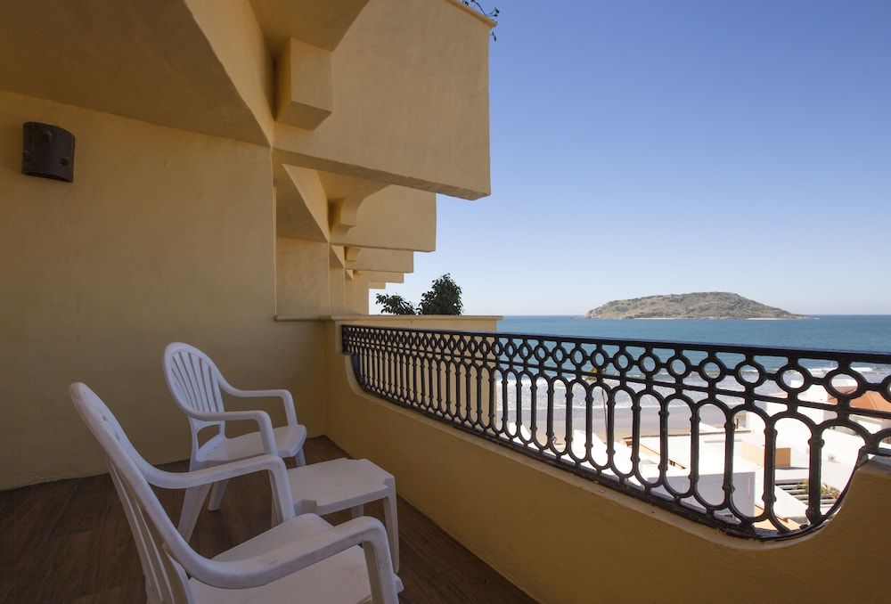 Royal Villas Resort Hotel 8/65