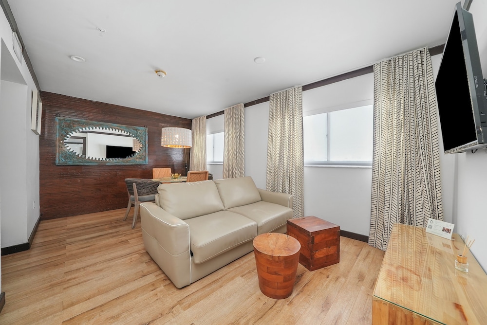 Metropole Suites South Beach 65/77