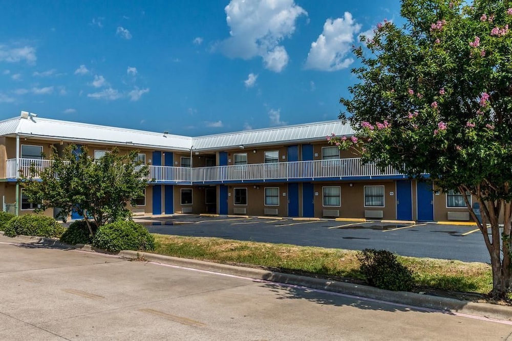 Econo Lodge Mineral Wells, TX 6/23