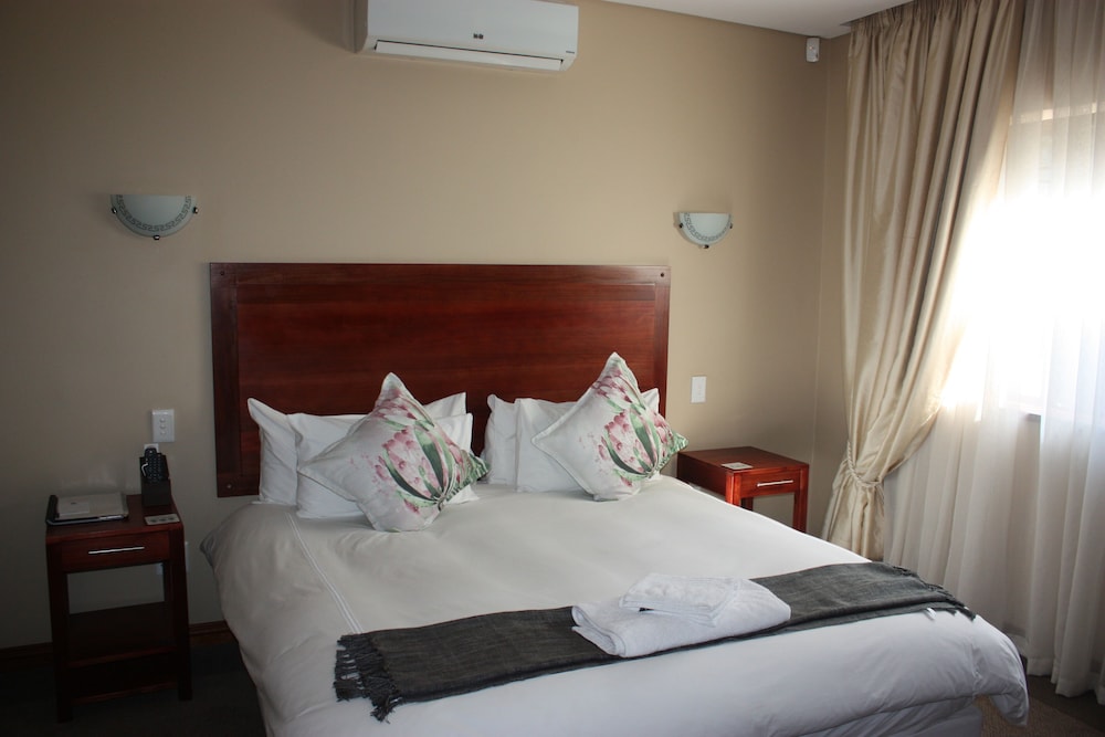 Over The Moon Guesthouse 6/50