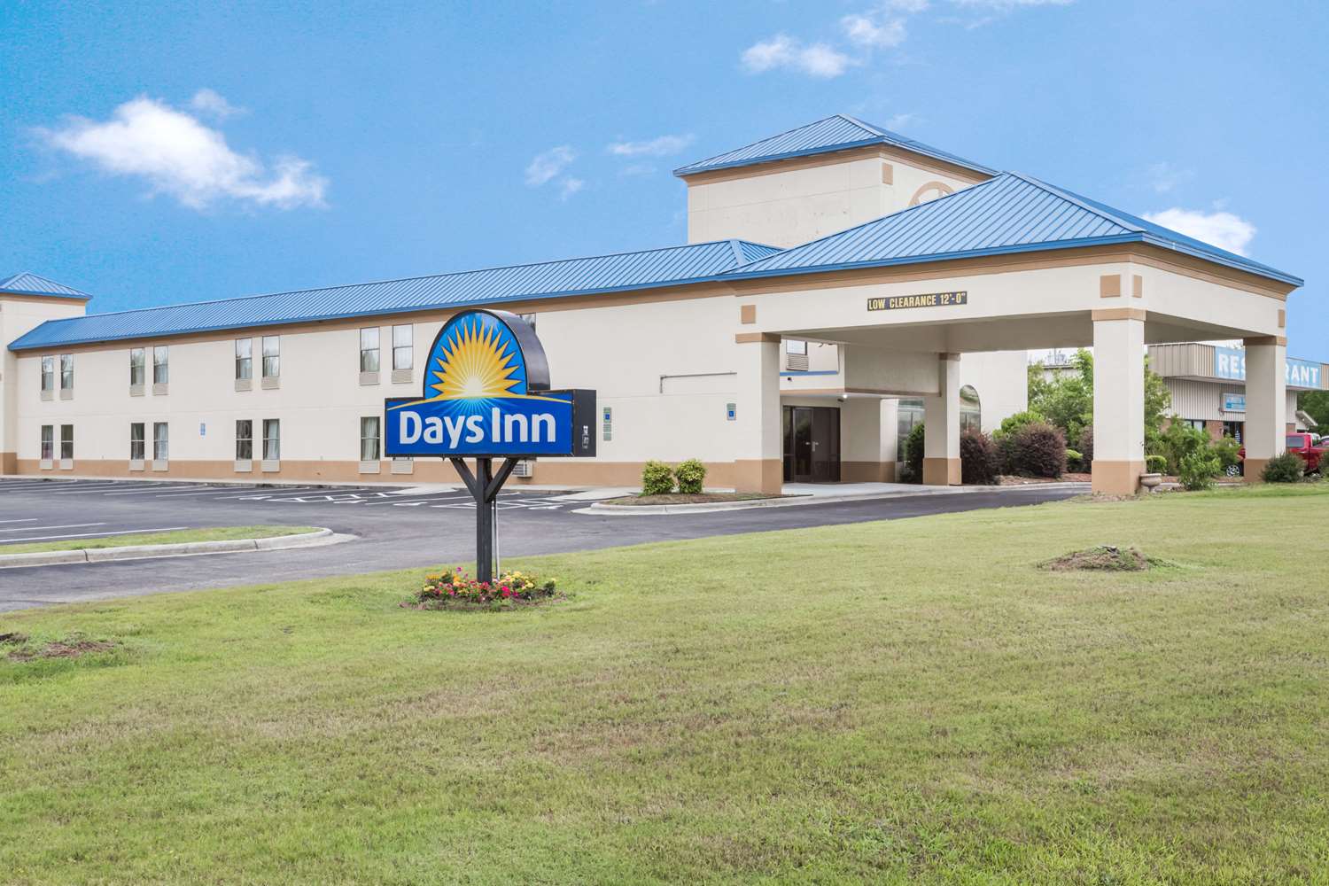 Days Inn by Wyndham Selma 16/18