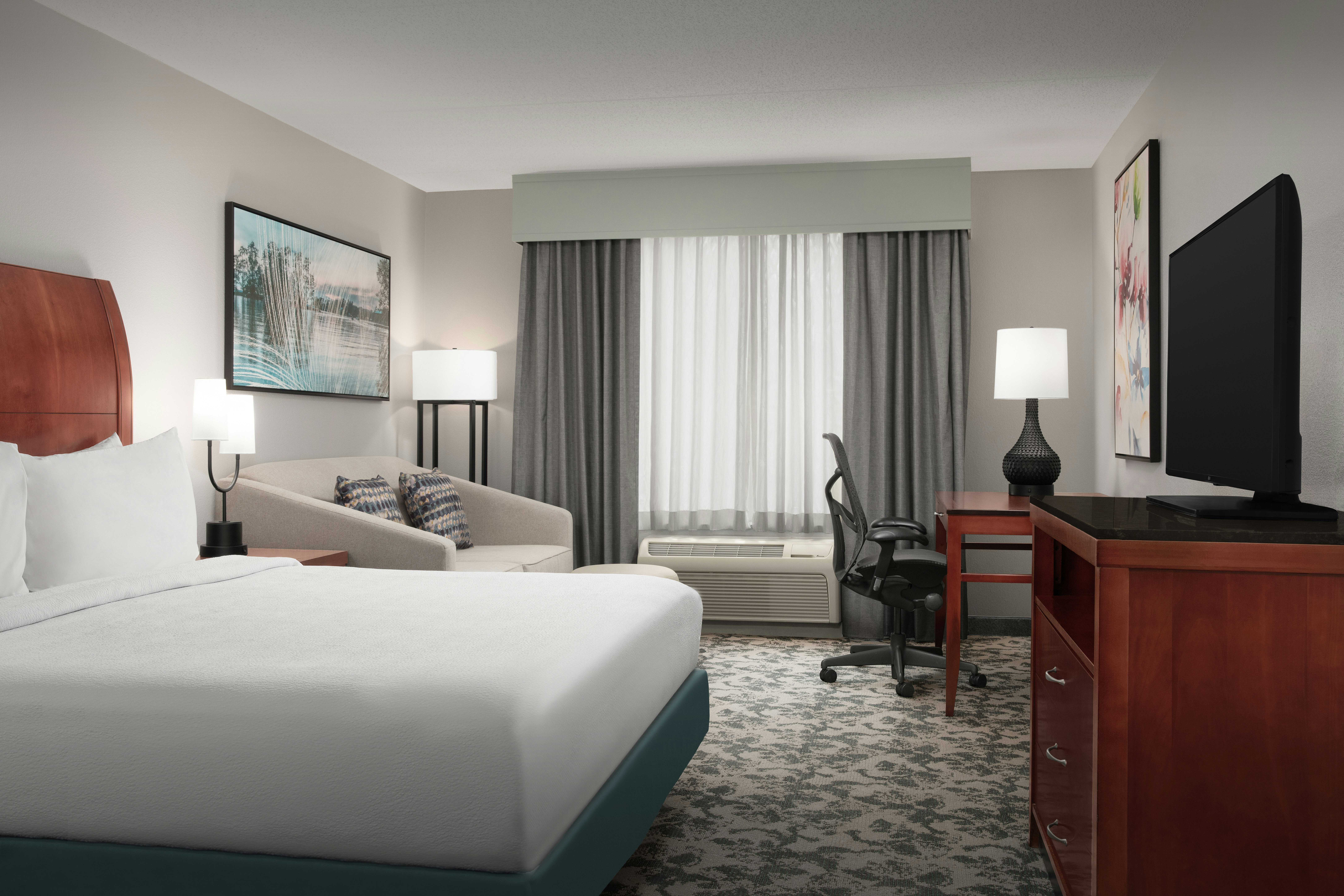 ROOM, KING BED, JETTED TUB