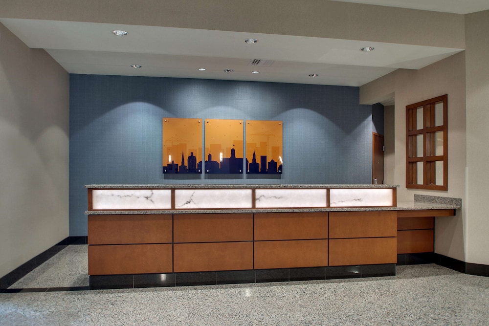 Drury Inn & Suites Iowa City Coralville 2/50