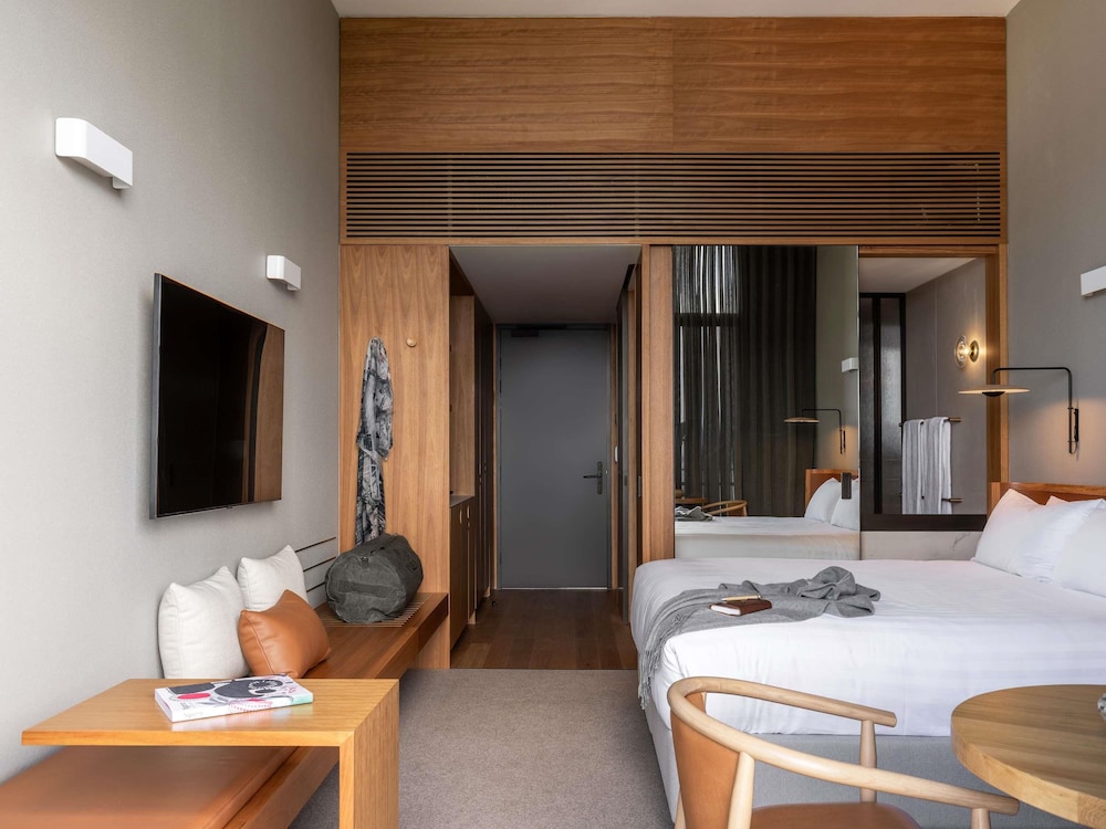 Wonil Hotel Perth - Handwritten Collection 25/64