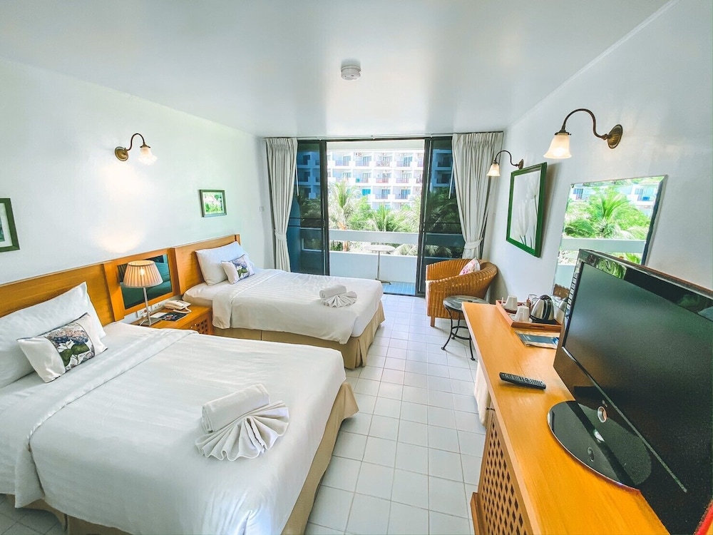 Nern Chalet Beachfront Hotel 11/74