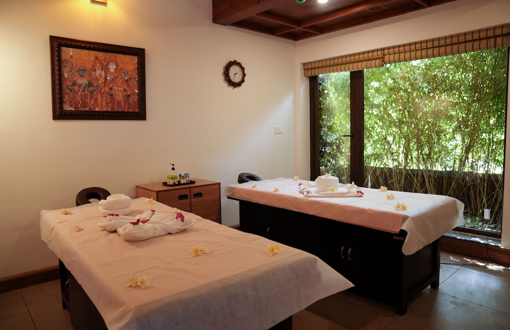 Gokulam Grand Resort and Spa Kumarakom 14/50