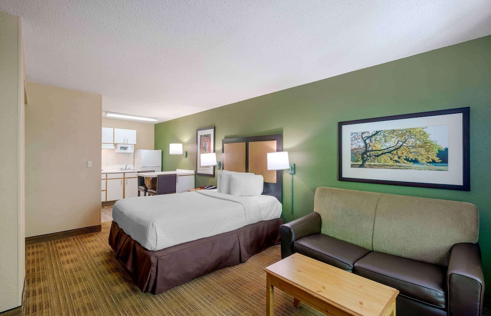 DELUXE, STUDIO, QUEEN BED, SOFA