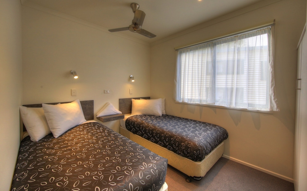 EUREKA STOCKADE HOLIDAY PARK 19/80