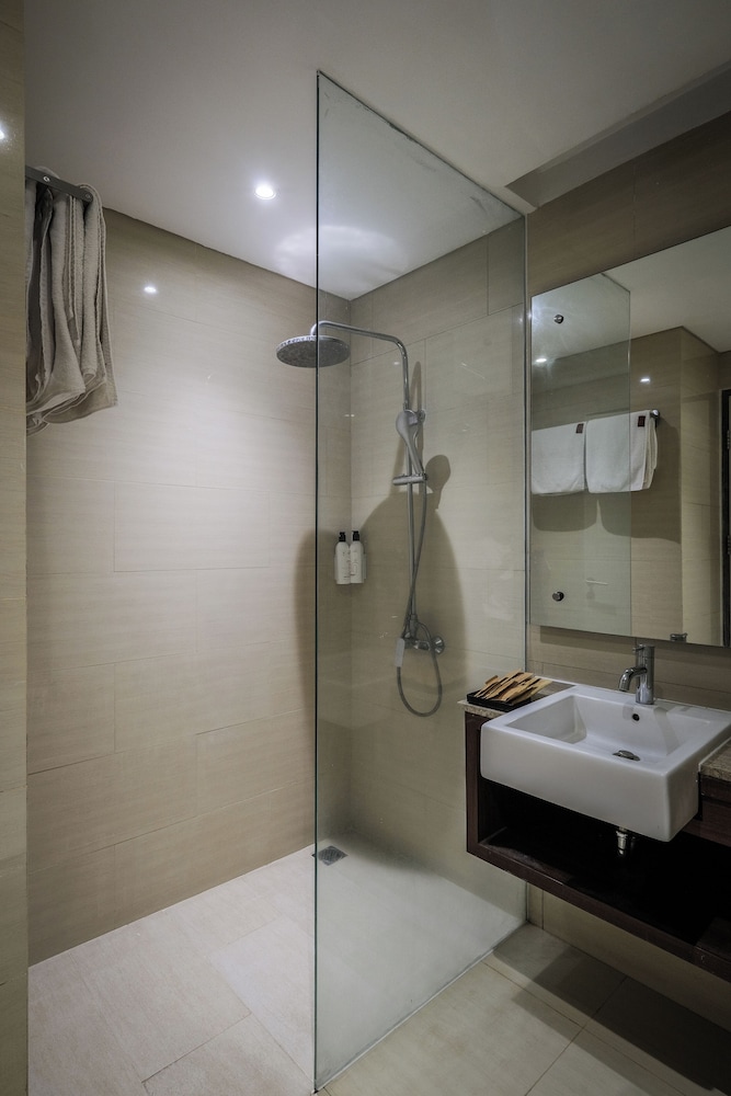 Clove Garden Hotel & Residence 56/58