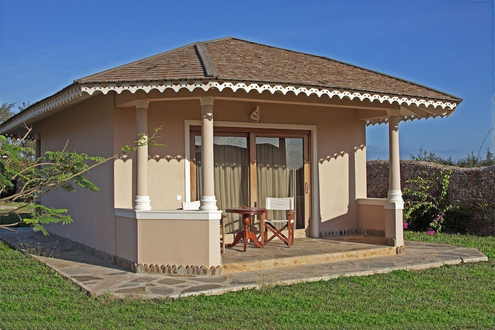 Ocean Beach Resort & Spa 4/81