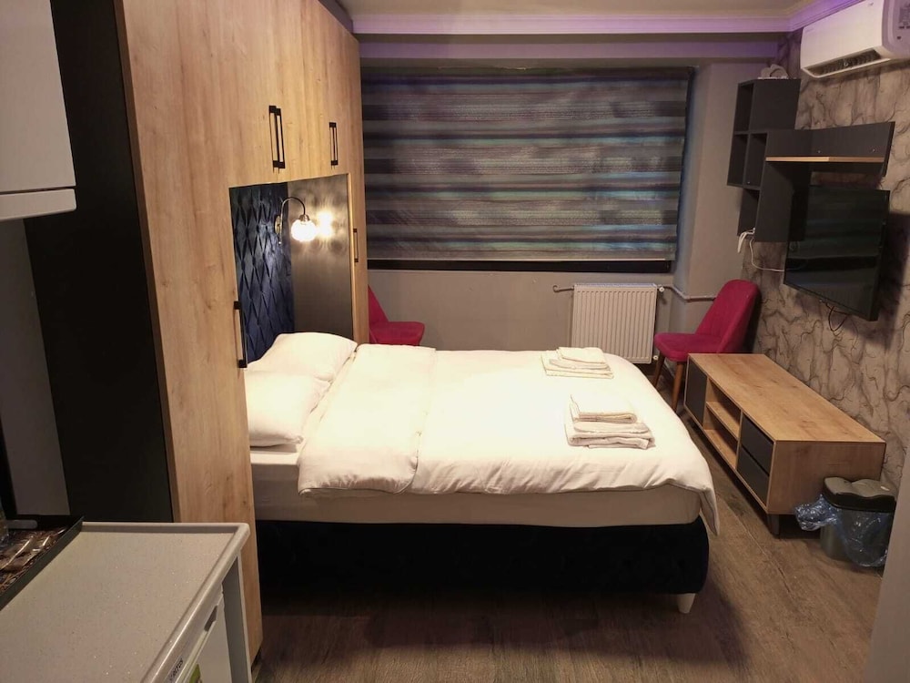 Middle Village Suite Hotel 12/39