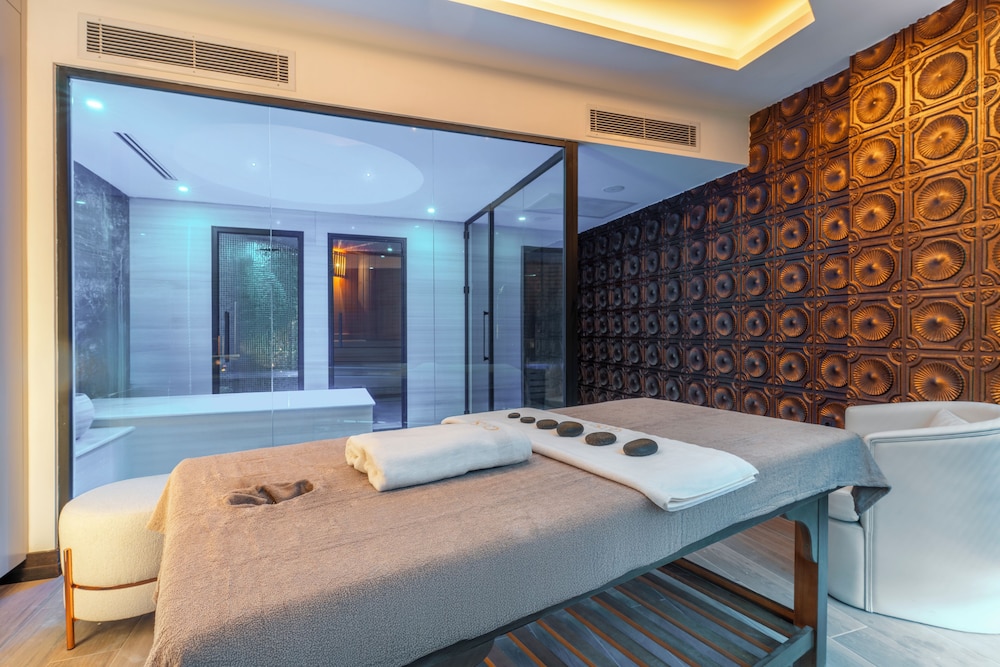 Qlusive Hotel 20/50