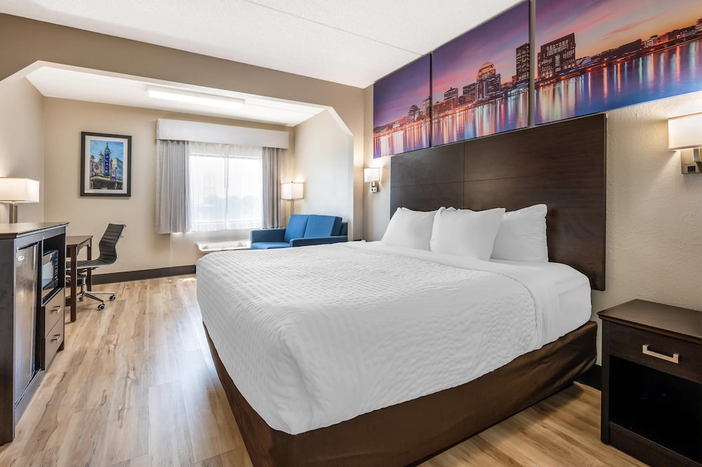 Upgrade, King Bed, Sofa