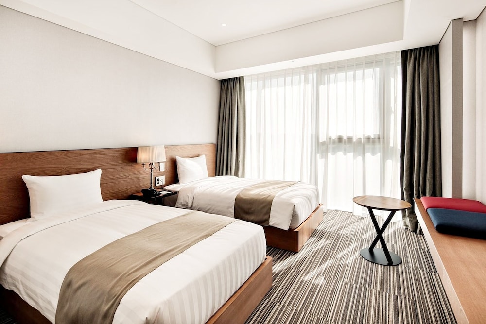 Golden Tulip Incheon Airport Hotel and Suites 19/63