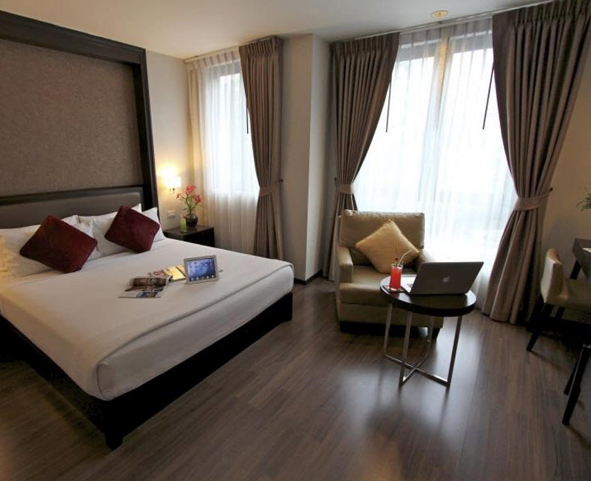 SUPERIOR, KING BED