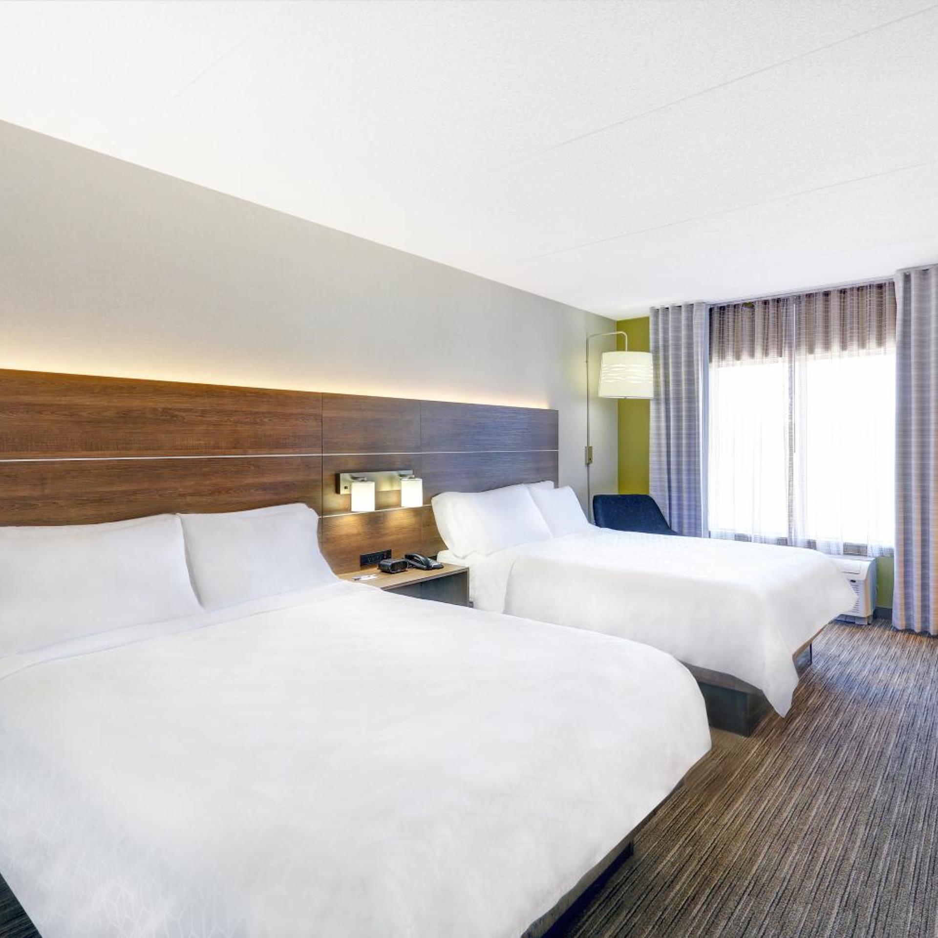 Standard, King Bed, 2 Queen Beds