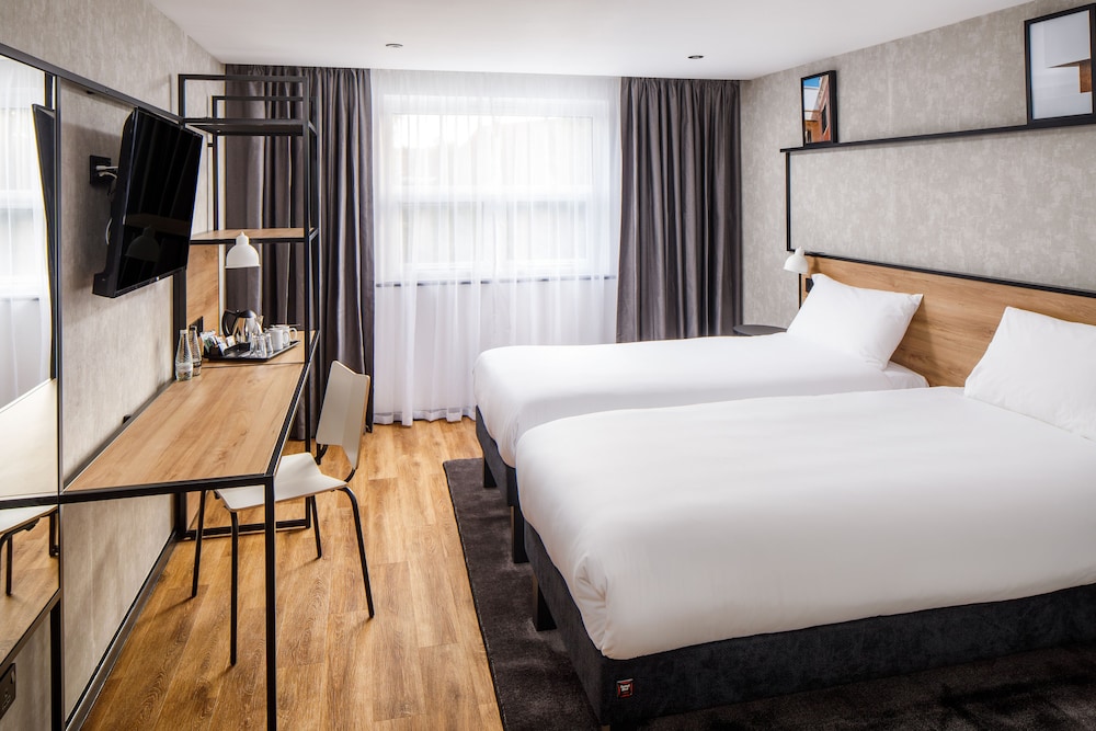 ibis Wakefield East Castleford 8/45