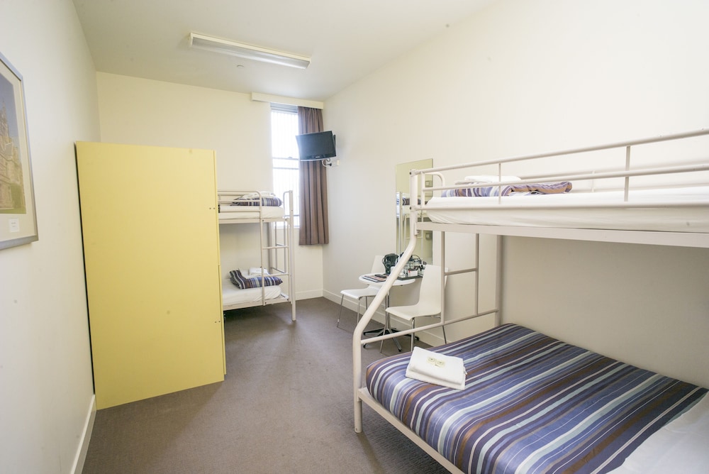 YHA Sydney Harbour 8/32