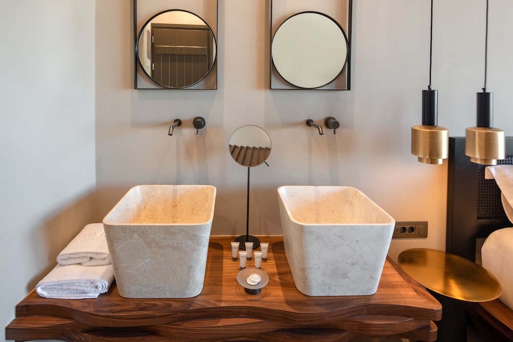 Uma Ray Suites 25/34