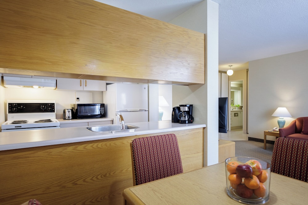 Cartier Place Suite Hotel 9/64