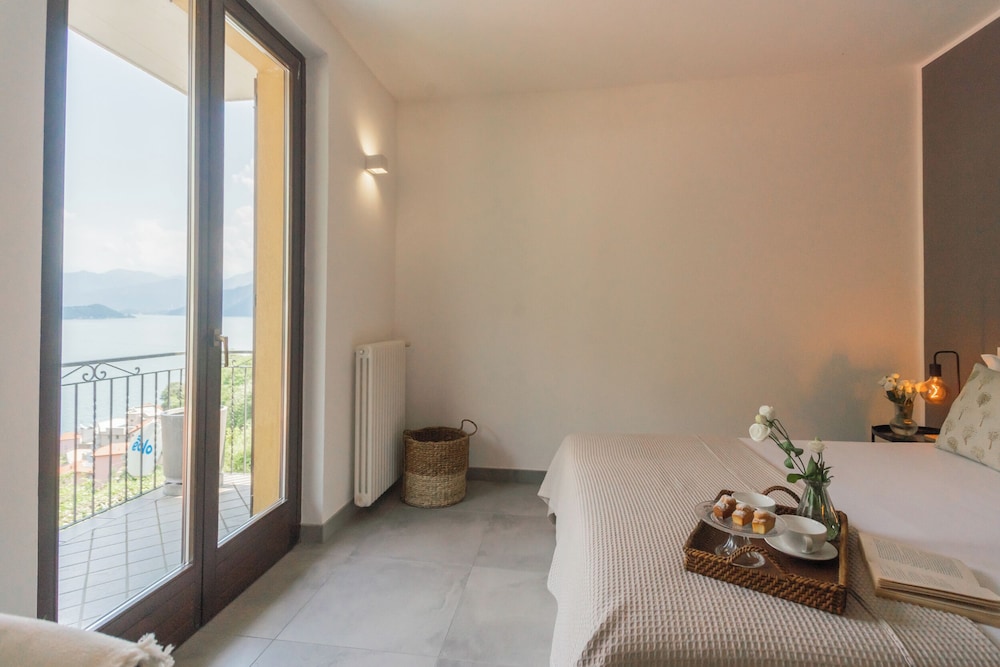 Harmony on the Lake by Rent all Como 10/42