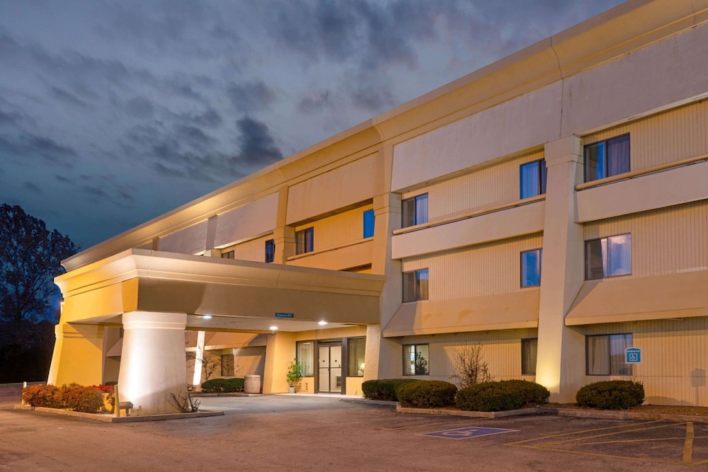 Hawthorn Extended Stay by Wyndham Jackson 7/57