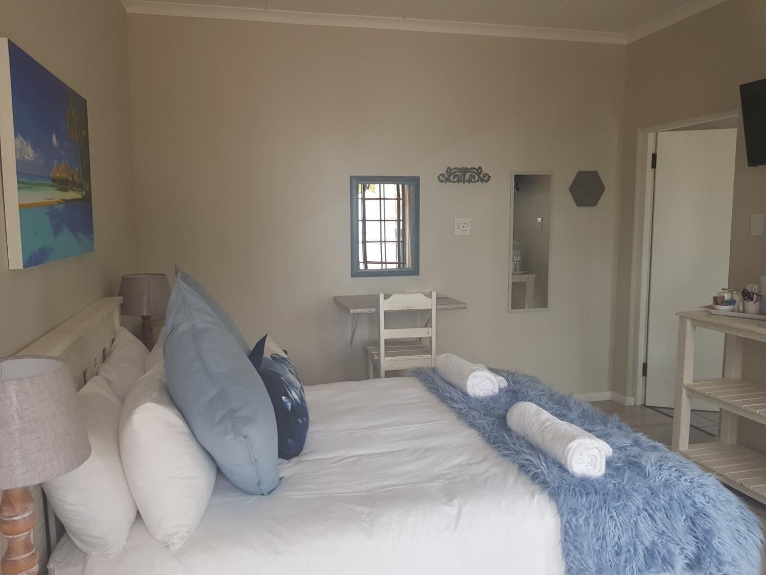 ROOM, TWIN BEDS