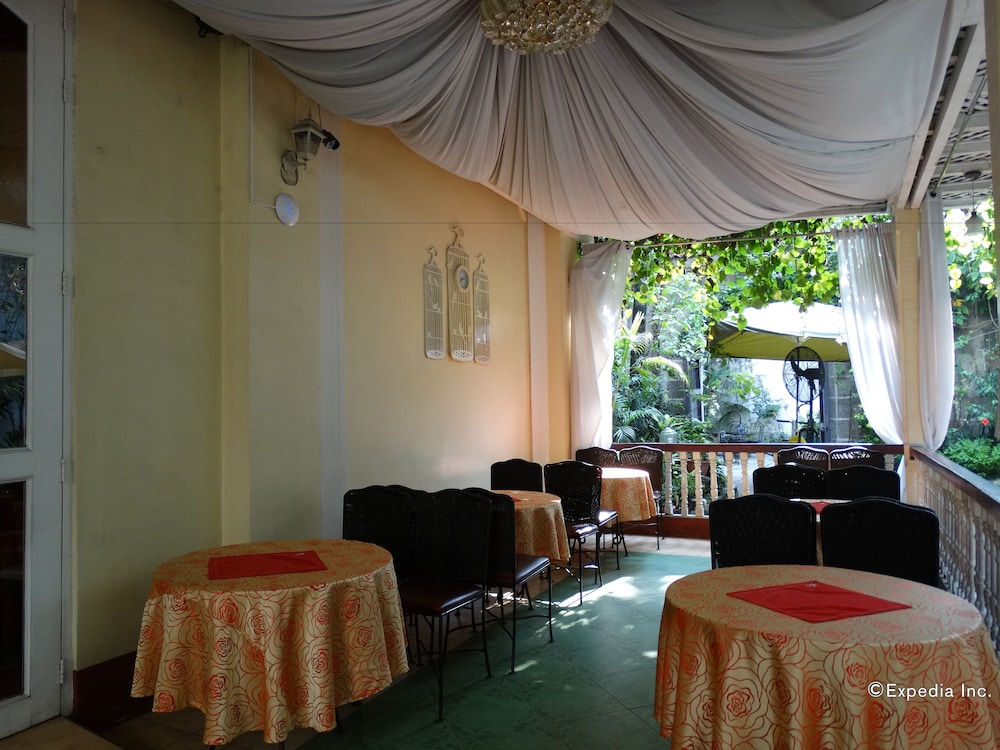 White Knight Hotel Intramuros 43/65