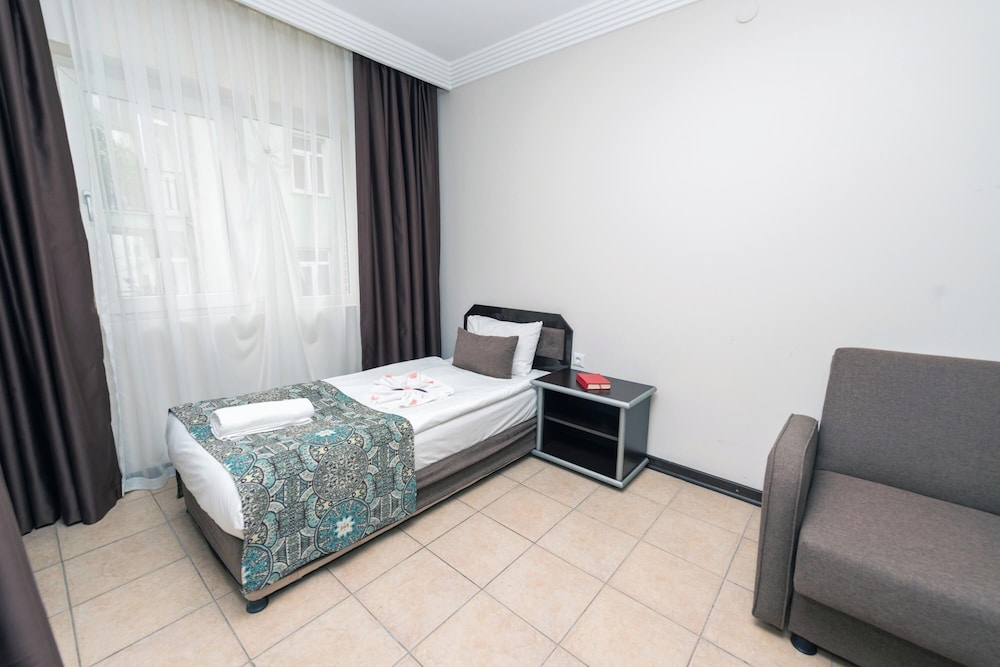 1 BEDROOM, APARTMENT