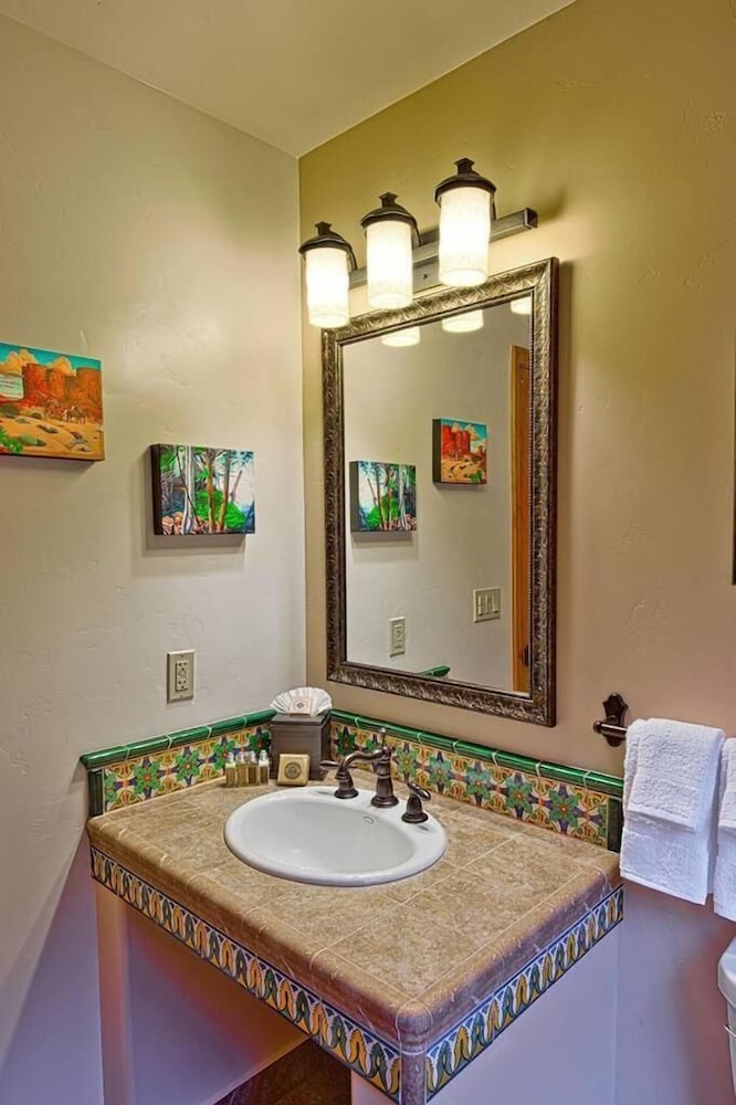 Los Arboles Hotel 49/50